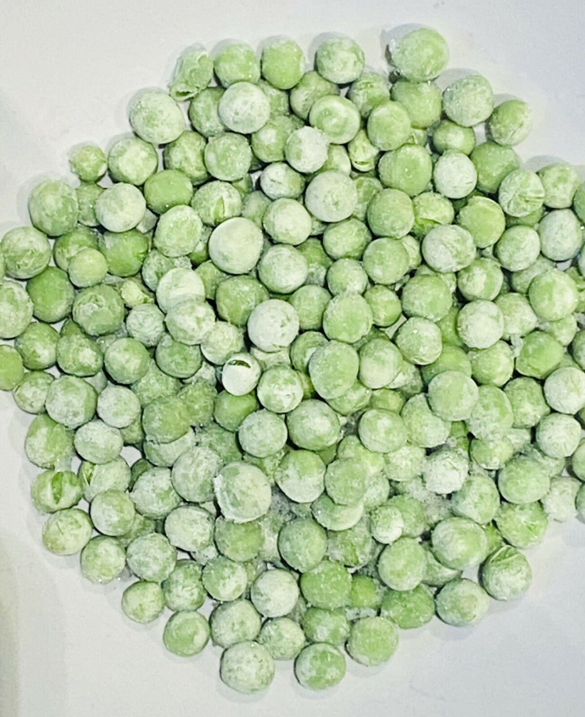 a dish of frozen peas