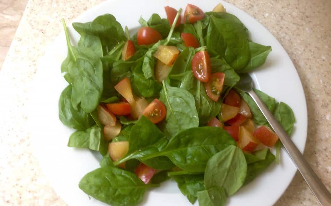 Spinach, tomato, plum and feta salad with crusty bread 71p