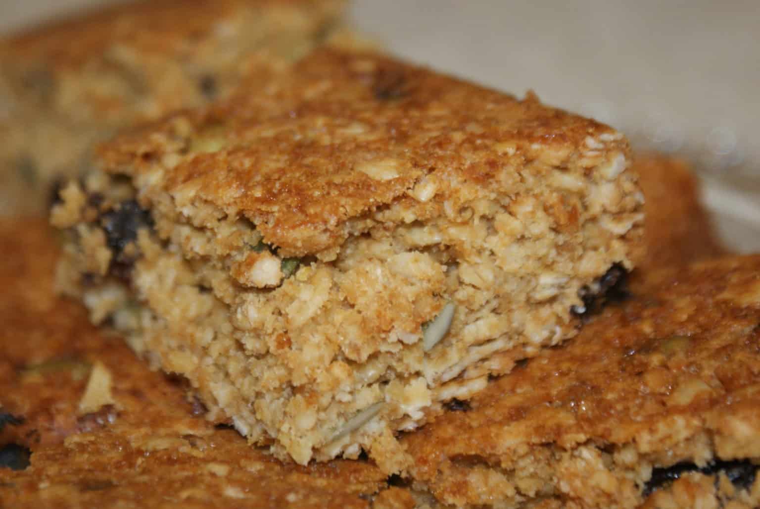 Granola Breakfast Bars. Super simple to make Thrifty Lesley