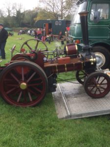 Model traction engine