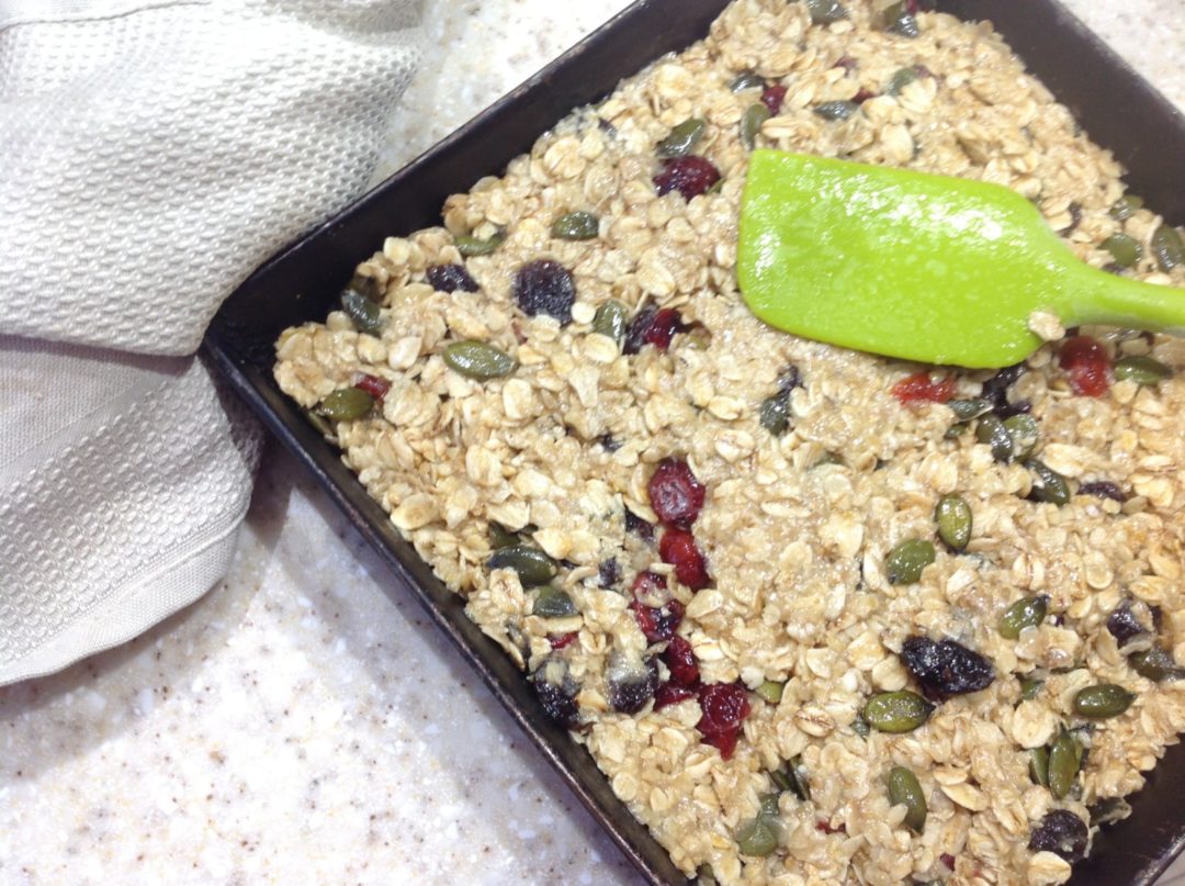 Granola Breakfast Bars. Super simple to make Thrifty Lesley