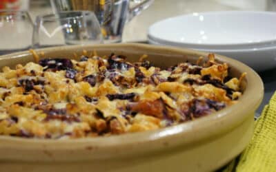 Cabbage, sultana and nut pasta bake